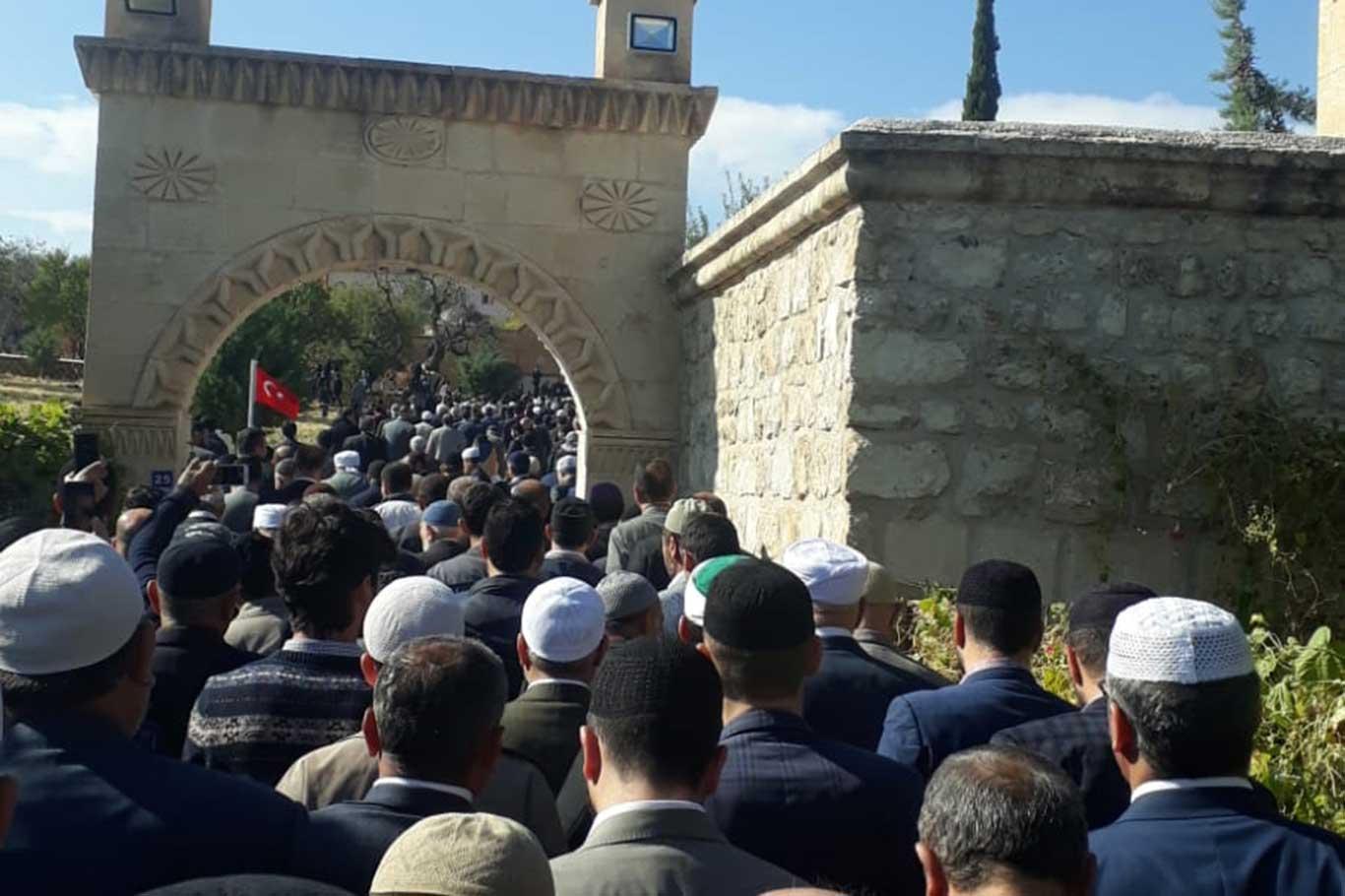 Âlim Taha Gültekin son yolculuğuna uğurlandı Âlim Taha Gültekin son yolculuğuna uğurlandı